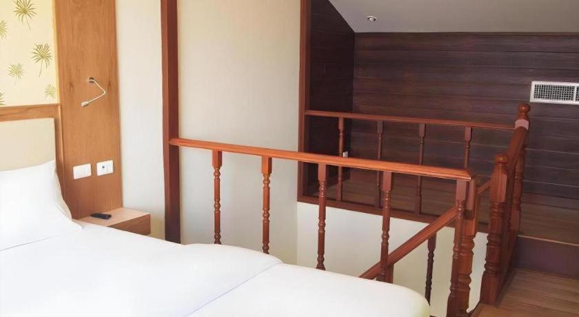 Ecozy Hotel Phuket